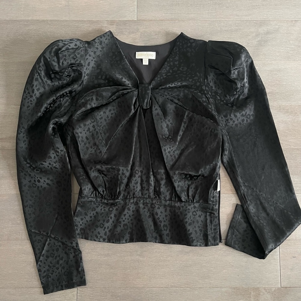 Silk V neck crop blouse by Ronny Kobo